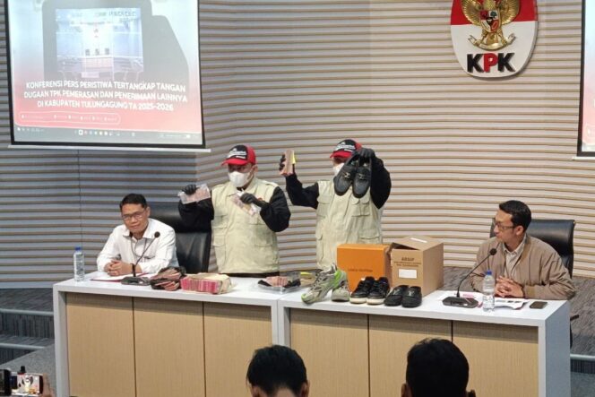 
					KPK Tetapkan Bupati Tulungagung Gatut Sunu Wibowo Tersangka Pemerasan Anggaran